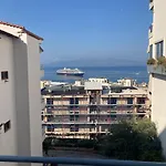 Ognen Apartment-sea View סרנדה